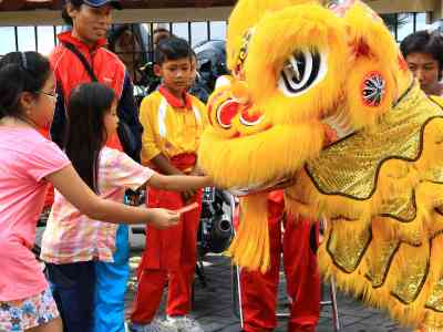 chinese children celebrating new years
